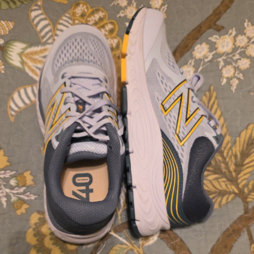 New Balance 840 Size 8.5